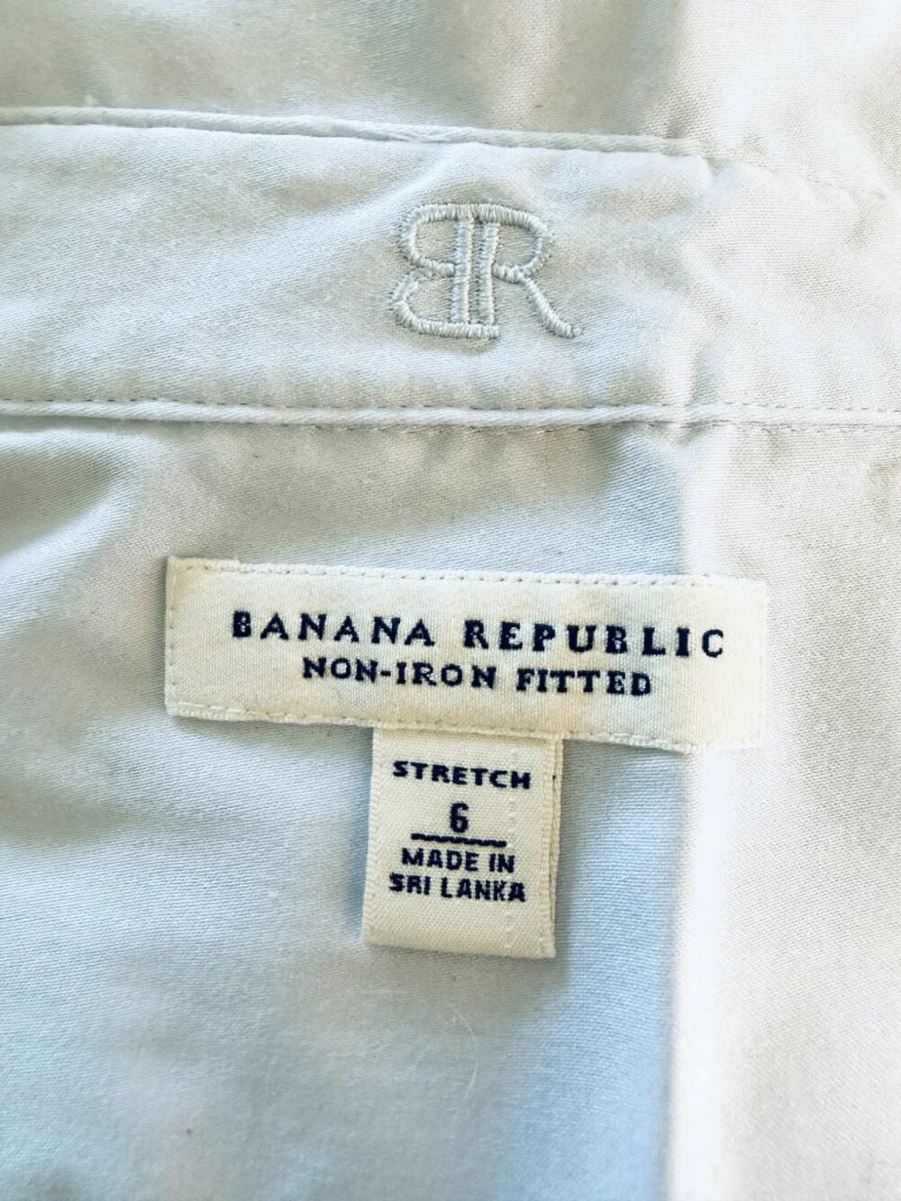 Beautiful Classic light blue Banana Republic "Non-Iron Fitted" button-down shirt - Picture 3 of 3